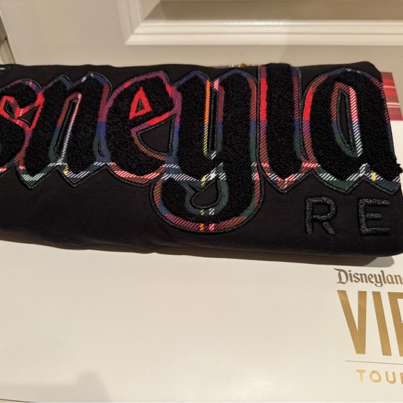 Disneyland VIP Tour Spirit Jersey - Picture 1 of 7